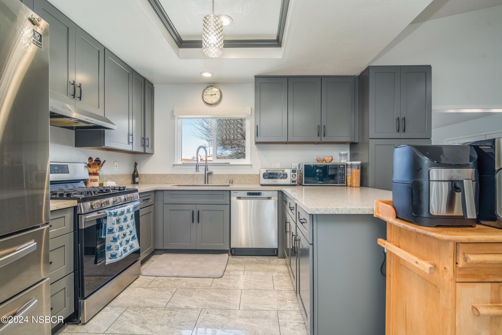 809 Calvert Ave, Lompoc, CA 93436