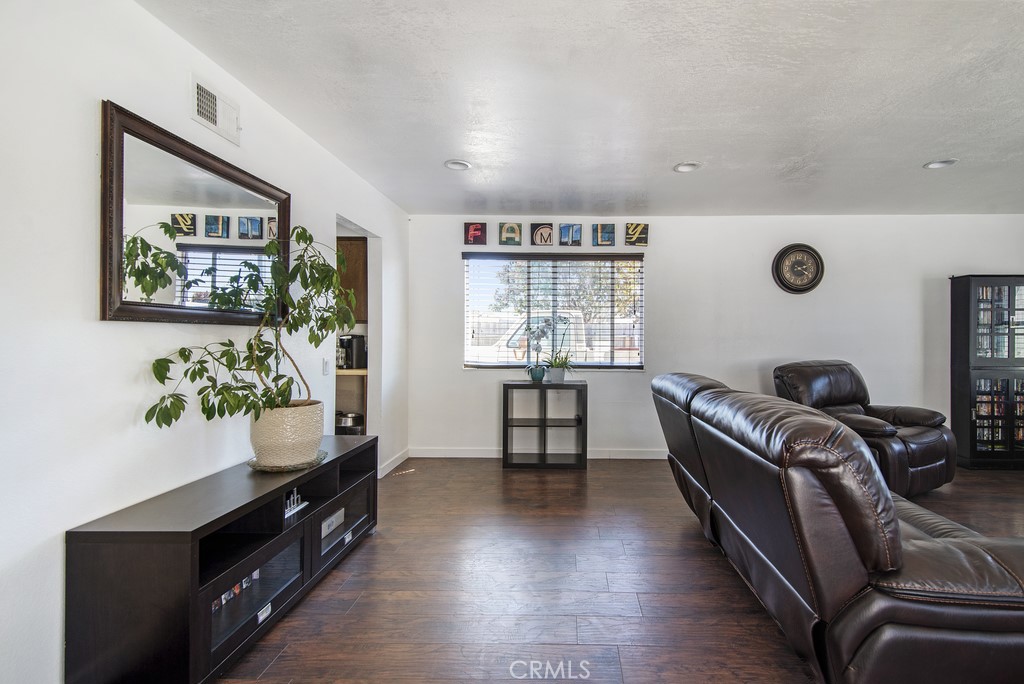 1000 Edwards Place, Lompoc, CA 93436